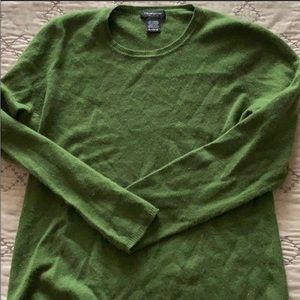 Lord & Taylor 100% cashmere crewneck sweater
